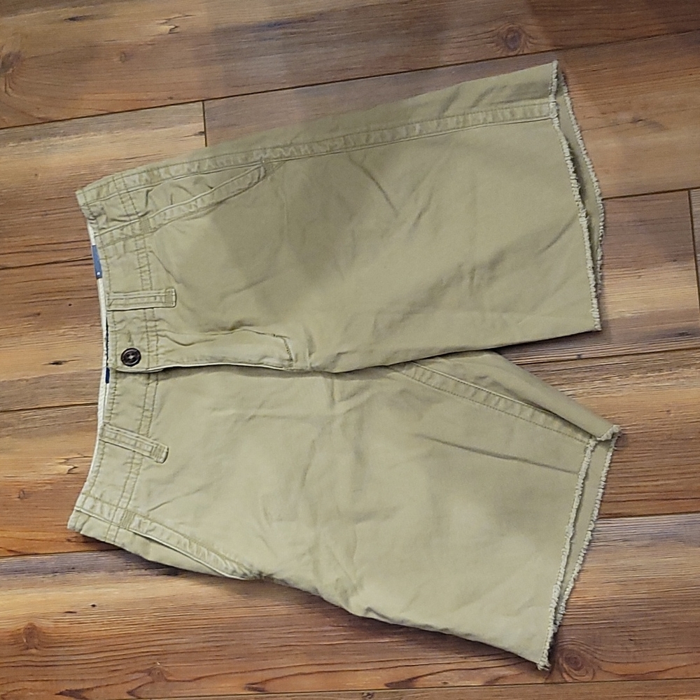 🆕 American Eagle khaki shorts